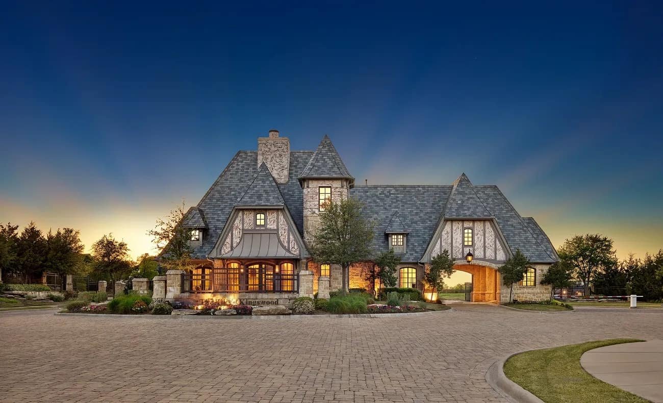 The Hills of Kingswood gated community in Frisco, Texas